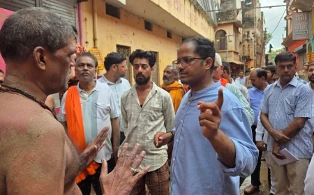 घर-घर जाकर बाढ़ प्रभावित लोगों की डीएम ने जानी समस्याएं