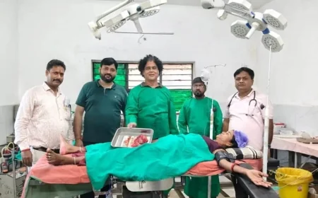 सीएचसी मऊ में ट्यूमर का सफल ऑपरेशन