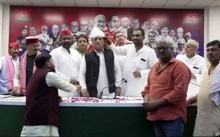 बांदा-चित्रकूट में सियासी हलचल, बसपा के पूर्व लोकसभा प्रत्याशी मयंक द्विवेदी सपा में शामिल