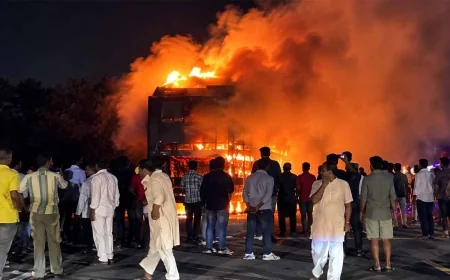 यमुना एक्सप्रेसवे हादसा: 19 चालान के बाद भी सड़क पर दौड़ती रही बस