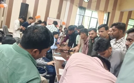 महोबा में रोजगार मेले में उमड़ी युवाओं की भीड़, 263 अभ्यर्थियों को मिला नौकरी का मौका