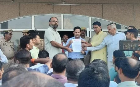 जिलाध्यक्ष अखिलेश पांडेय के नेतृत्व में ब्रिज कोर्स की अनिवार्यता सहित विभिन्न मांगों को लेकर सौंपा ज्ञापन