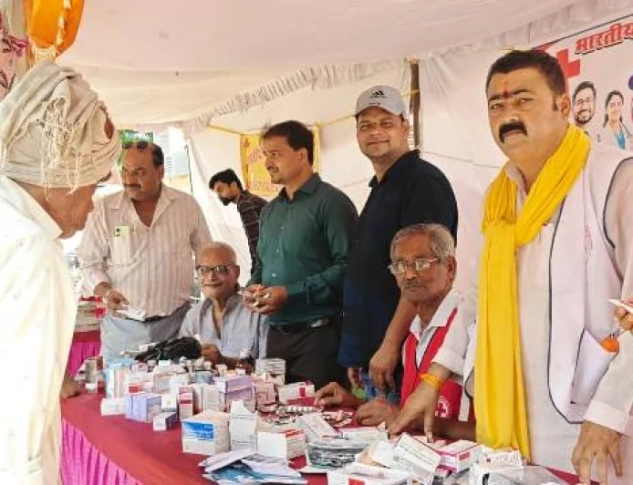 अमावस्या पर तीर्थयात्रियों की सेवा में जुटी रेड क्रॉस, लगाया निःशुल्क स्वास्थ्य शिविर