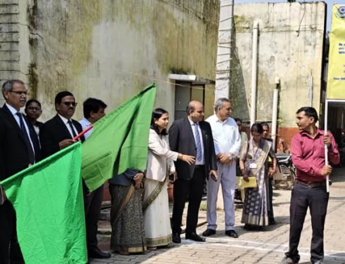 अध्यक्ष ने लोक अदालत जागरुकता रैली को दिखाई हरी झंडी