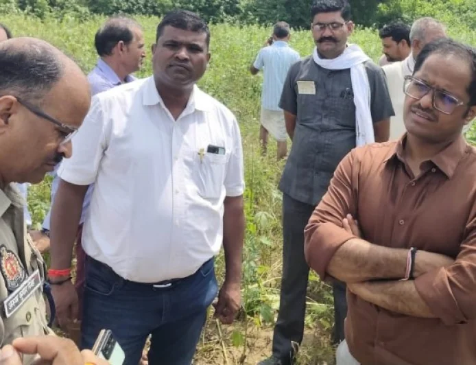 डीएम ने बाढ़ से प्रभावित फसलों की मांगी रिपोर्ट