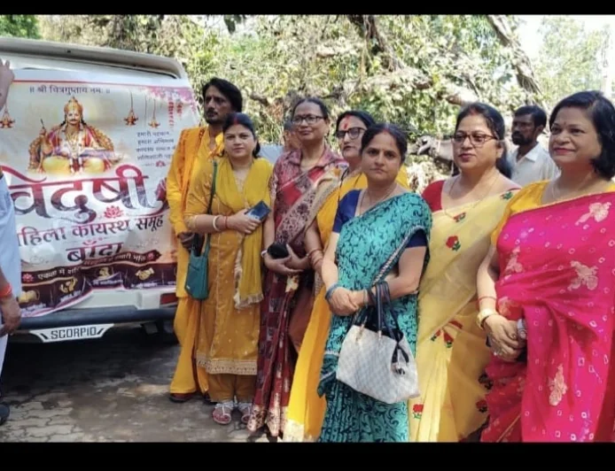 बांदा में अनूठी पहल : बागवान ट्रस्ट और महिला कायस्थ विदुषी महासभा ने बाढ़ पीड़ितों व टीबी मरीजों को बांटी पोषण सामग्री