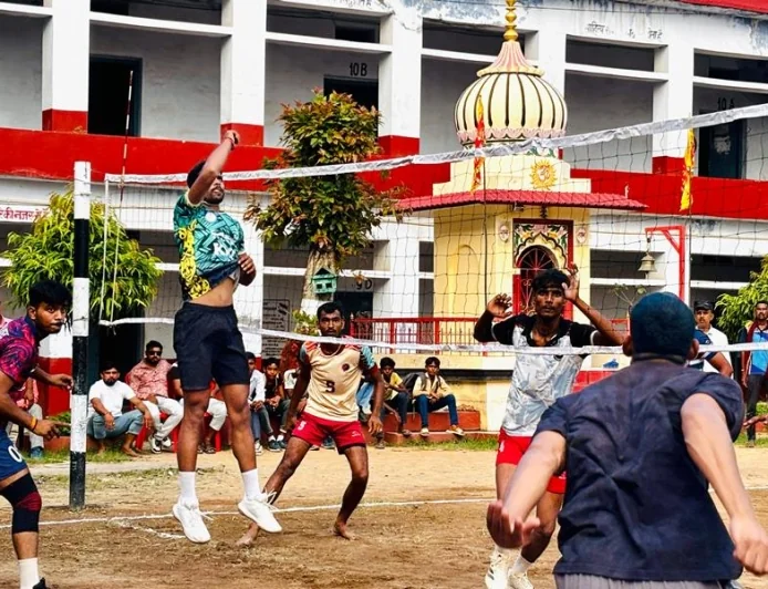 गणेश महोत्सव वालीबाल प्रतियोगिता में आदर्श बजरंग इंटर कॉलेज चैंपियन