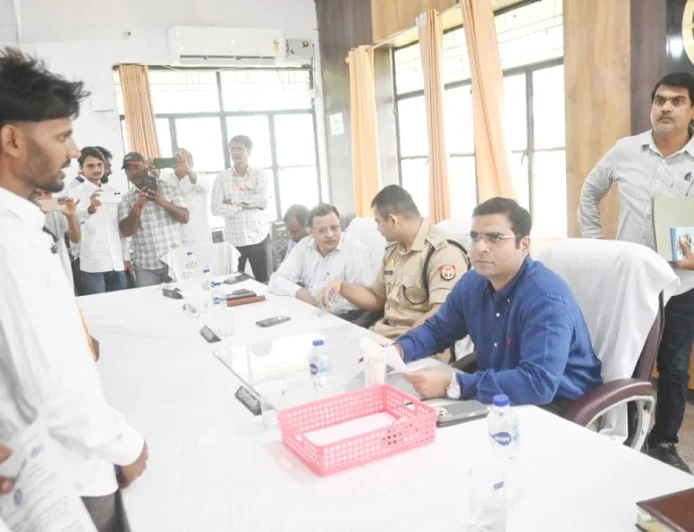 अतर्रा में संपूर्ण समाधान दिवस आयोजित, डीएम ने सुनीं जनसमस्याएं