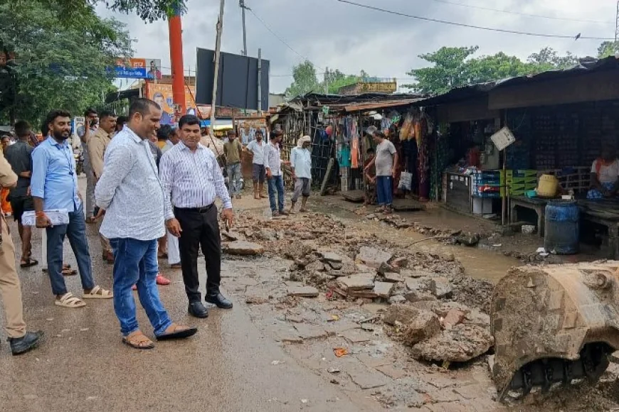 जेसीबी से हटवाया अतिक्रमण, खत्म कराई जलभराव की समस्या