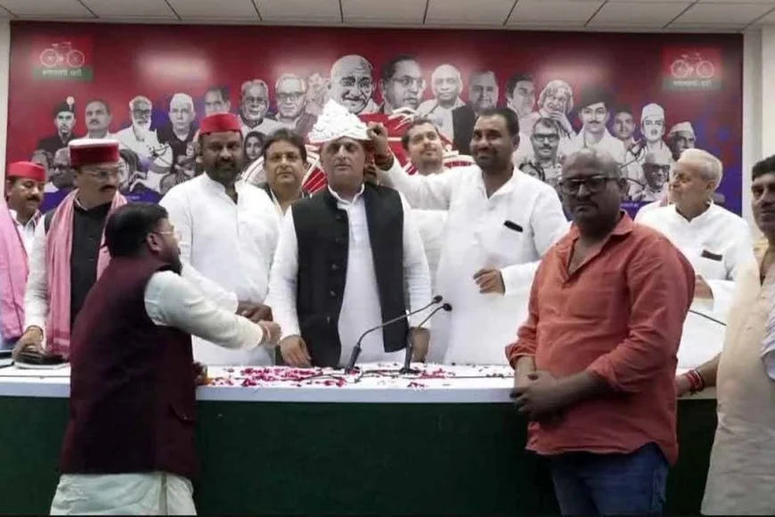 बांदा-चित्रकूट में सियासी हलचल, बसपा के पूर्व लोकसभा प्रत्याशी मयंक द्विवेदी सपा में शामिल
