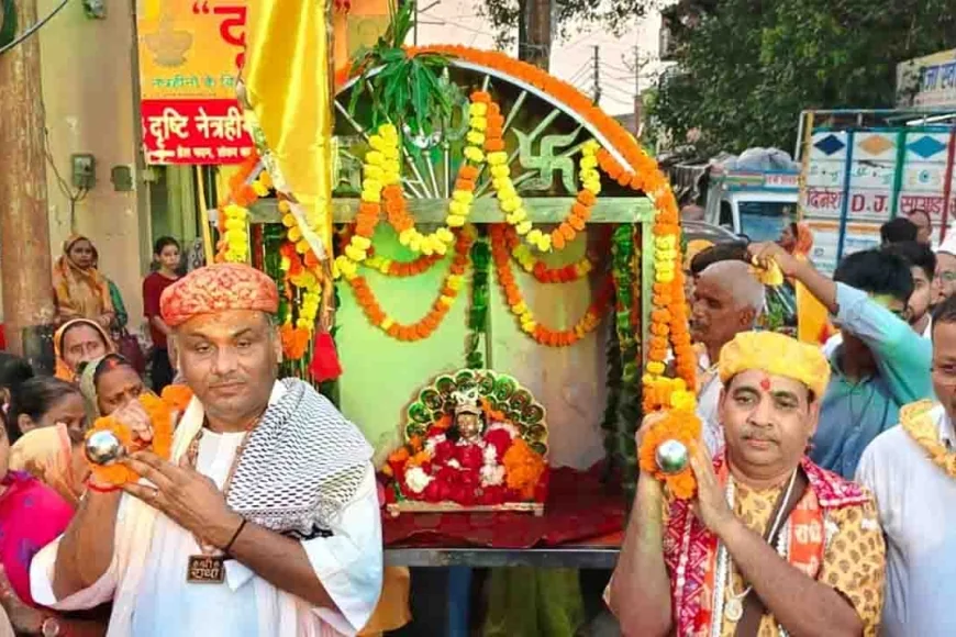 धर्मनगरी में श्रद्धालुओं ने धूमधाम से निकाली श्री कृष्ण जल विहार शोभा यात्रा