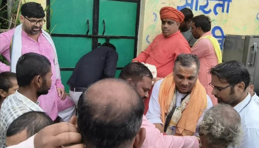 आचार्य नवलेश महाराज ने पहुंचाई मदद