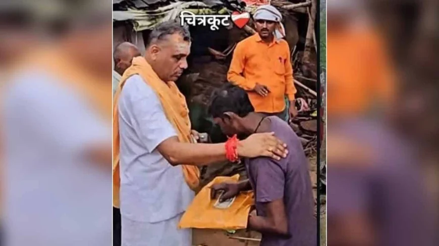 आचार्य नवलेश ने बाढ़ पीड़ितों को बांटे वस्त्र, रुपए