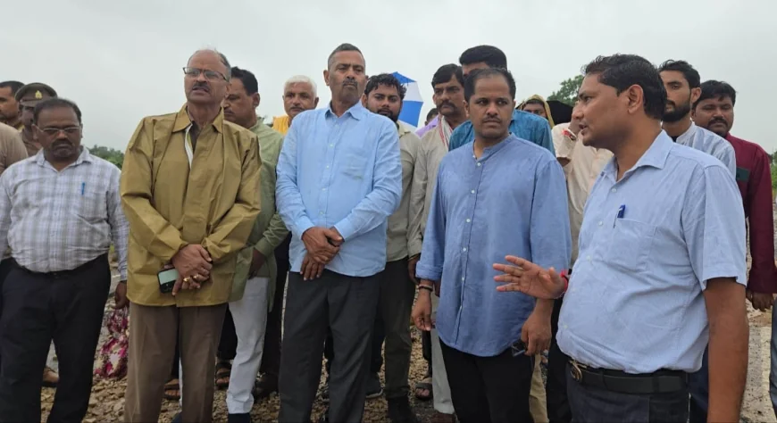 बाढ़ से क्षतिग्रस्त रपटों एवं पुलिया का विधायक, डीएम व एसपी ने किया निरीक्षण