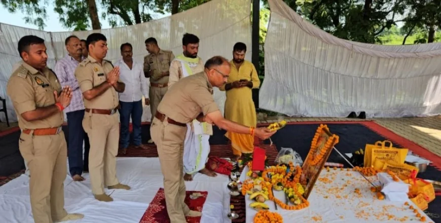 भगवान विश्वकर्मा की पुलिस लाइन में हुई पूजा अर्चना