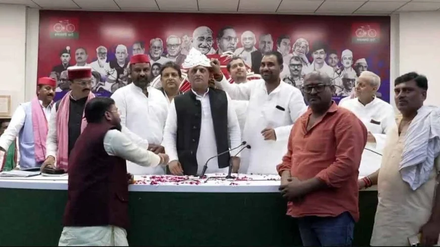 बांदा-चित्रकूट में सियासी हलचल, बसपा के पूर्व लोकसभा प्रत्याशी मयंक द्विवेदी सपा में शामिल
