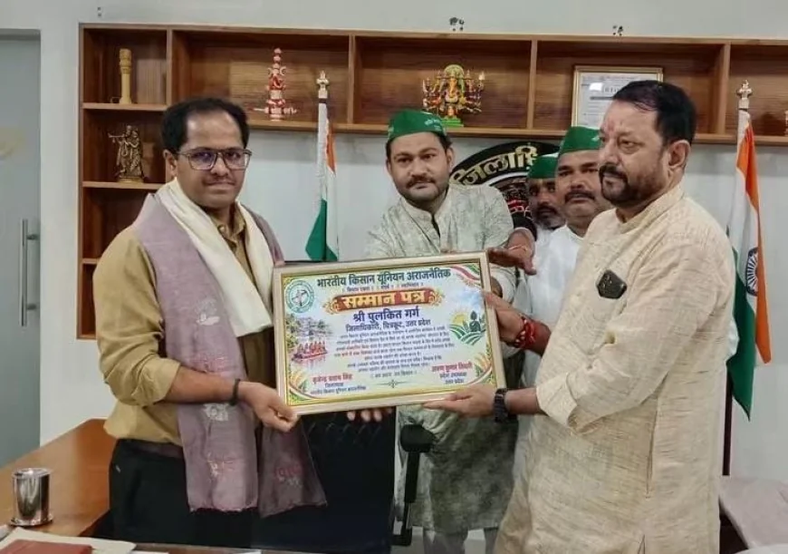 बाढ़ राहत में उत्कृष्ट कार्य पर डीएम-एसपी का नागरिक अभिनंदन