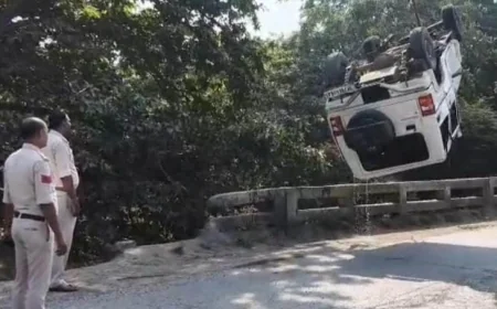 झूरी नदी में गिरी तीर्थयात्रियों से भरी बोलेरो, दो की मौत, चार घायल