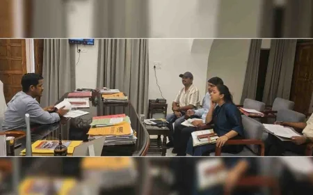 डीएम ने मूर्ति विसर्जन एवं दीपावली की तैयारियों को लेकर की बैठक