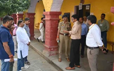 एमएलसी चुनाव : डीएम-एसपी ने मतदान केन्द्रों का किया निरीक्षण