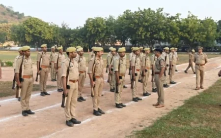 परेड की सलामी लेकर एसपी ने किया निरीक्षण, सुनी समस्याएं