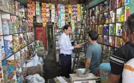 खाद्य सुरक्षा टीम ने छापेमारी कर भरे सैम्पल