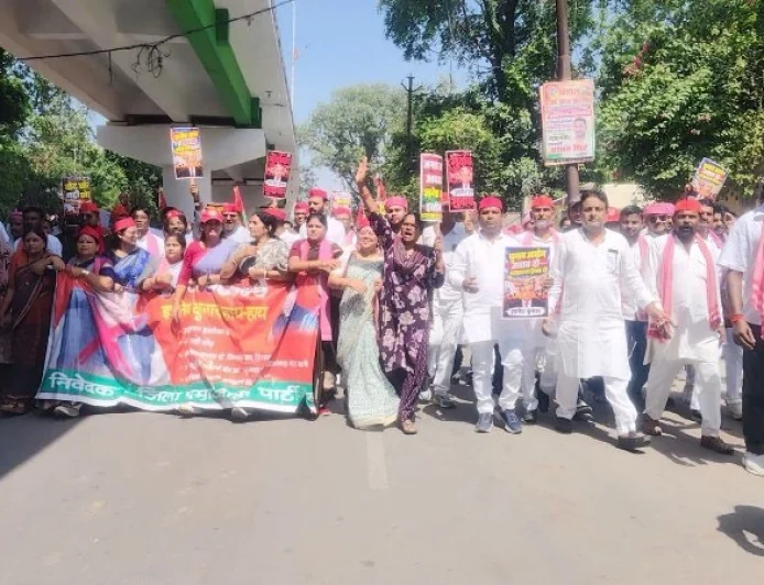 SIR प्रक्रिया को लेकर सपा का प्रदर्शन, राष्ट्रपति को सौंपा ज्ञापन