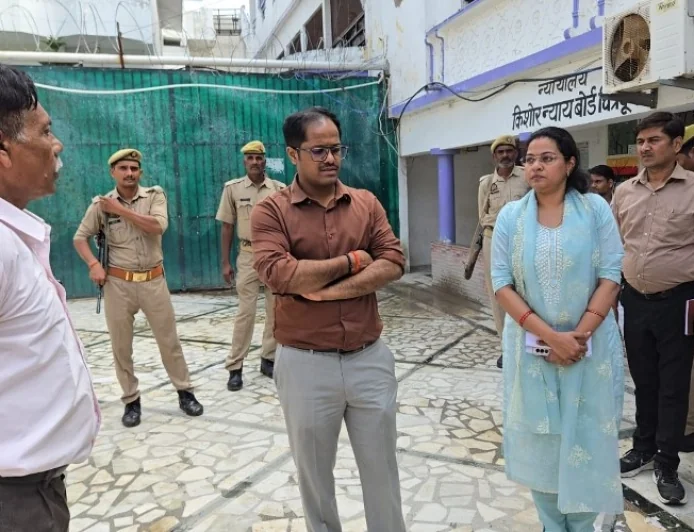 किशोर न्याय बोर्ड एवं संप्रेषण गृह की सुधारें व्यवस्था : डीएम