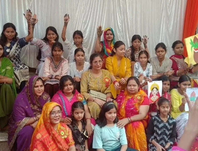 मां अंबे की थीम पर मेहंदी एवं आर्ट प्रतियोगिता का आयोजन, बच्चियों ने दिखाई प्रतिभा