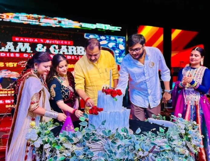 ‘ग्लैम एंड गरबा नाइट धमाल’ की धूम, हजारों महिलाओं ने गरबा-डांडिया पर किया धमाल