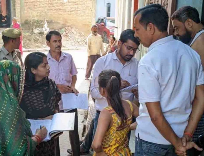 विशेष मतदाता पंजीकरण अभियान के तहत एसडीएम पूजा गुप्ता ने किया जागरूक
