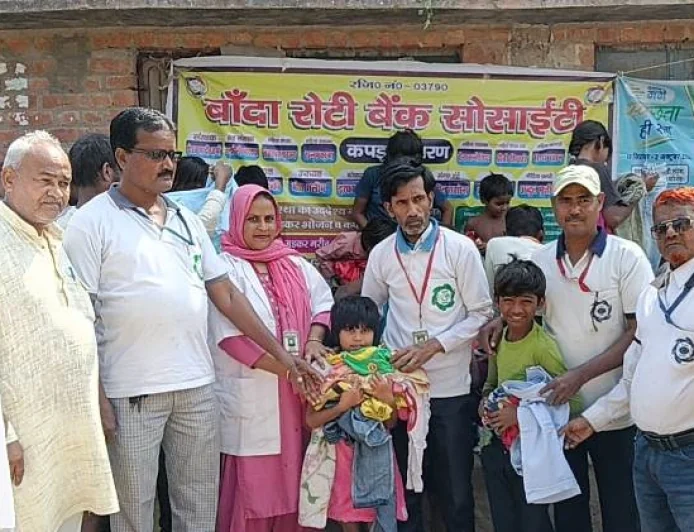 रोटी बैंक सोसाइटी ने ग्राम कहला में 350 जरूरतमंदों को बांटी सामग्री