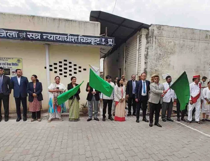 मेगा सहायता एवं सेवा शिविर प्रचार वाहन को दिखाई हरी झंडी