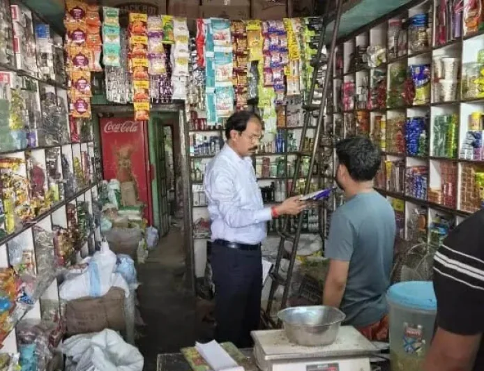 खाद्य सुरक्षा टीम ने छापेमारी कर भरे सैम्पल