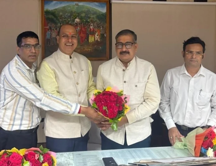 जेआरएचआरयू के नवनियुक्त कुलपति प्रो आर एन त्रिपाठी ने संभाला कार्यभार