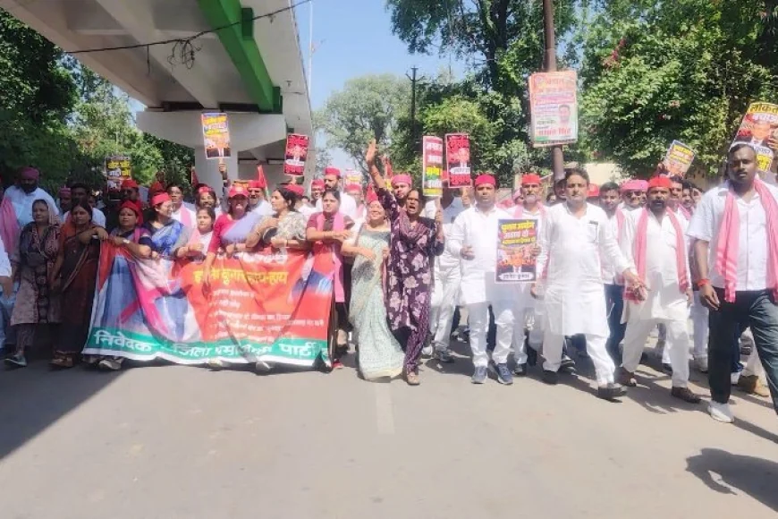 SIR प्रक्रिया को लेकर सपा का प्रदर्शन, राष्ट्रपति को सौंपा ज्ञापन