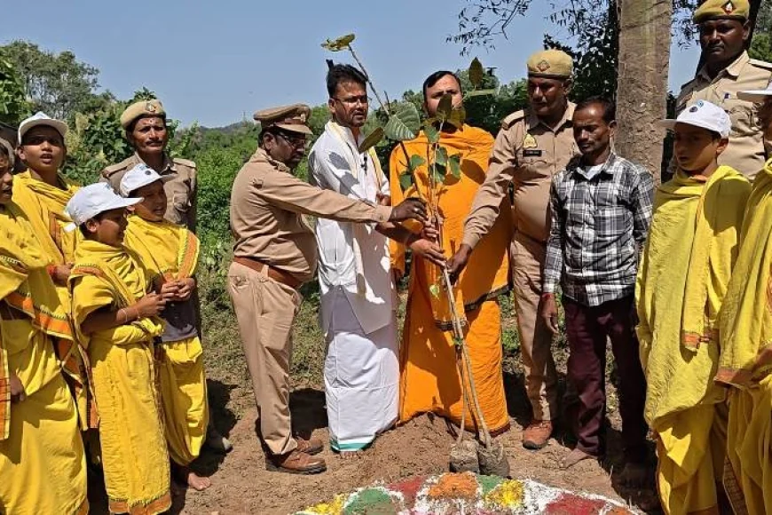 शोभन आश्रम में हुआ हरिशंकरी पौधरोपण कार्यक्रम