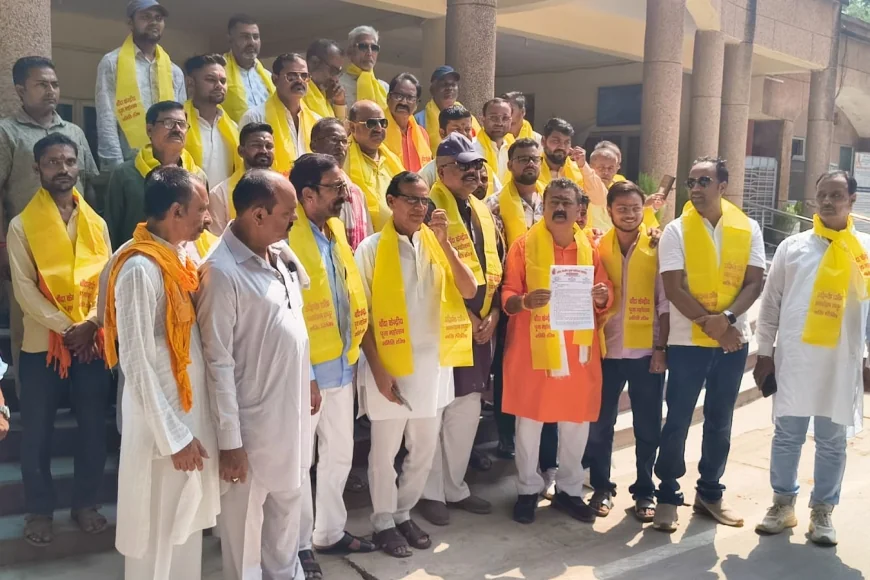 बांदा में नवदुर्गा महोत्सव की तैयारियां तेज, पूजा समिति ने डीएम को सौंपा 16 सूत्रीय ज्ञापन