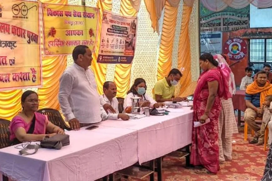 कछार पुरवा में सेवा का संगम : 328 ग्रामीणों की निःशुल्क स्वास्थ्य जाँच, 80 को मिले चश्मे