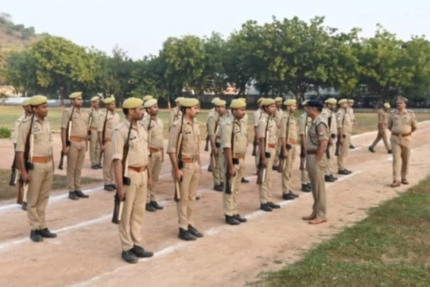 परेड की सलामी लेकर एसपी ने किया निरीक्षण, सुनी समस्याएं