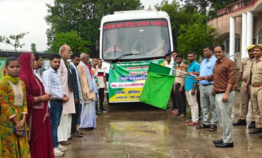 डीएम व उप निदेशक कृषि ने किसानों से भरी बस को दिखाई हरी झंडी