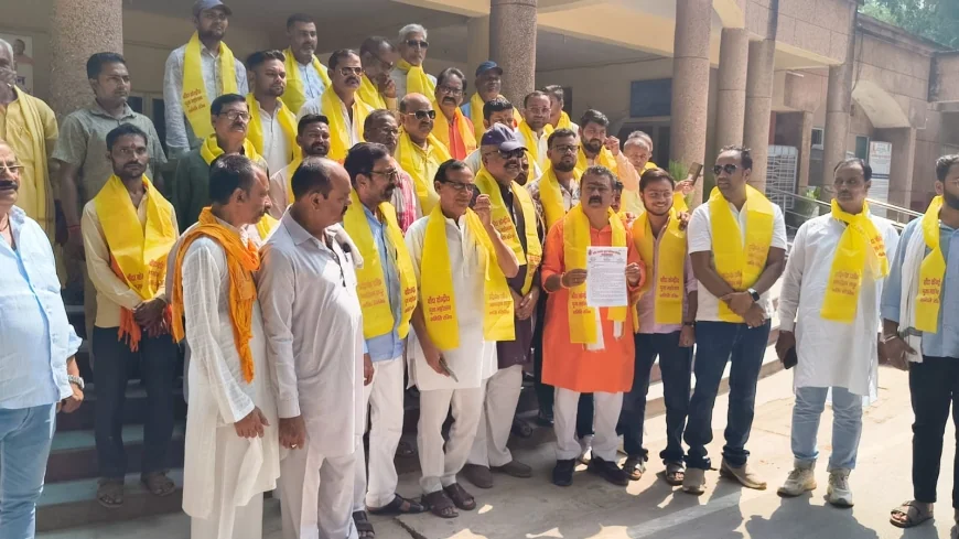 बांदा में नवदुर्गा महोत्सव की तैयारियां तेज, पूजा समिति ने डीएम को सौंपा 16 सूत्रीय ज्ञापन