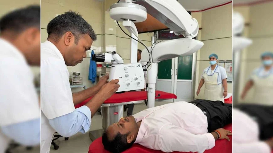 विश्व दृष्टि दिवस पर डीएम ने जिला चिकित्सालय का किया निरीक्षण