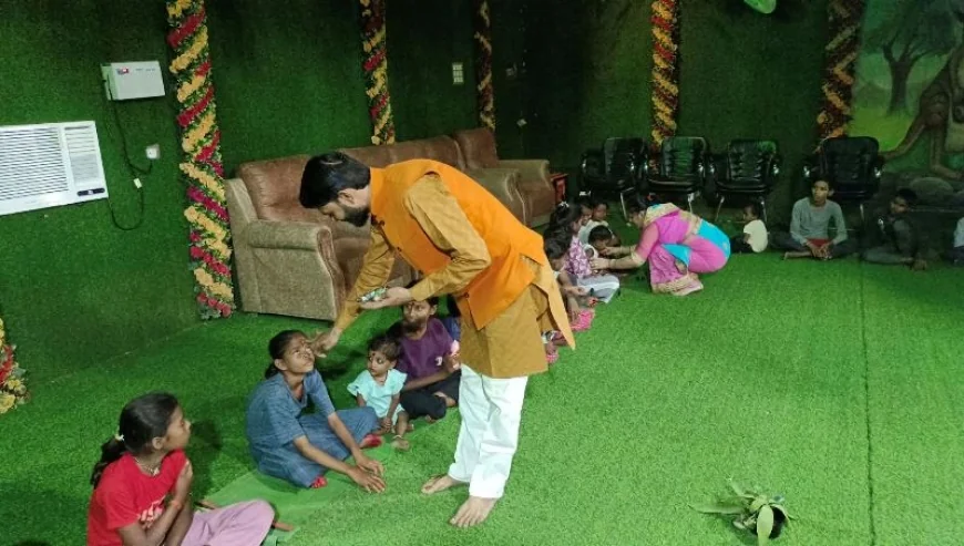 समाजसेवी शानू गुप्ता ने कन्या पूजन कर दिए उपहार