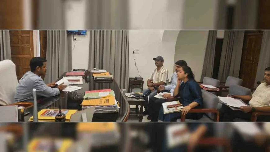 डीएम ने मूर्ति विसर्जन एवं दीपावली की तैयारियों को लेकर की बैठक