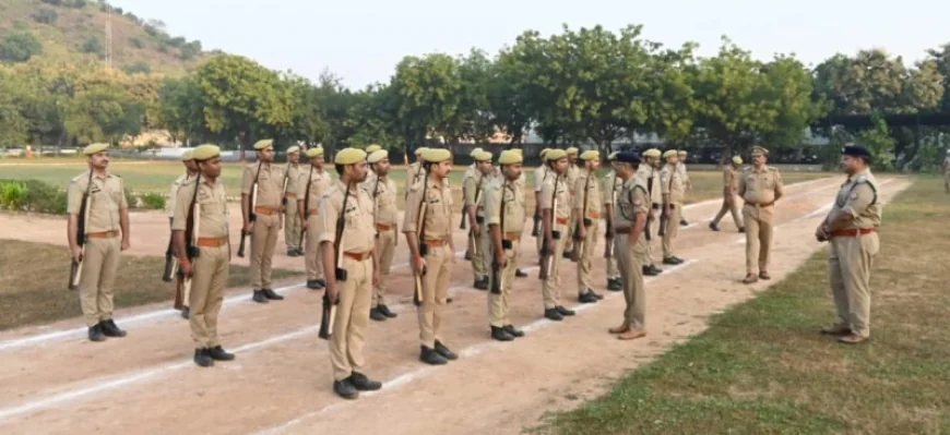 परेड की सलामी लेकर एसपी ने किया निरीक्षण, सुनी समस्याएं