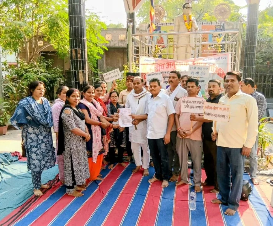 सुप्रीम कोर्ट के फैसले के अनुपालन की मांग, बांदा में अनुदेशक शिक्षकों का छठवां क्रमिक अनशन