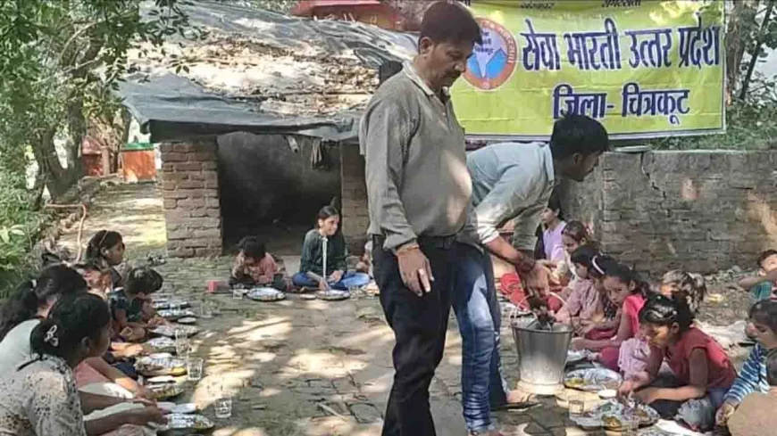 सेवा भारती ने 151 कन्याओं का किया पूजन, बांटे फल